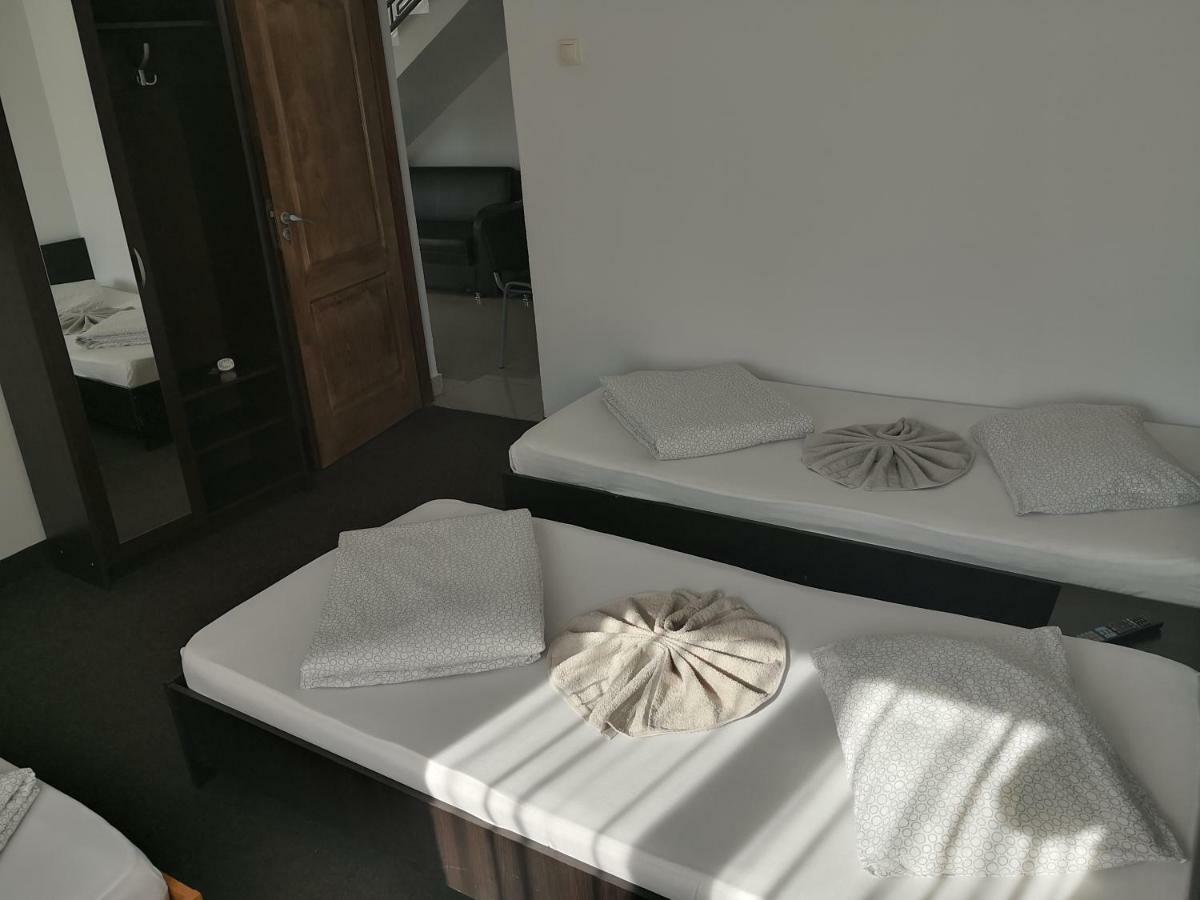 Pensiunea Platinum Târgu Jiu Extérieur photo