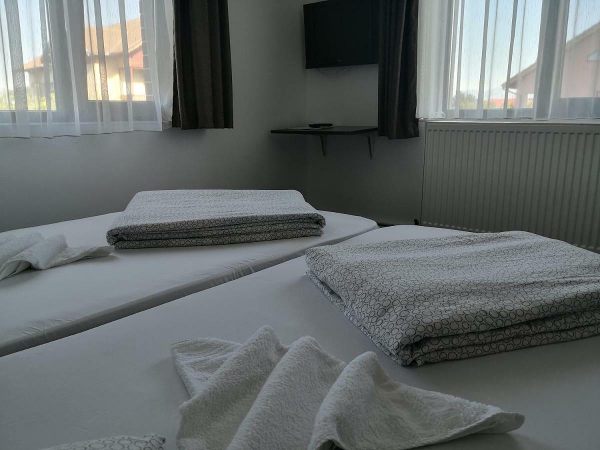 Pensiunea Platinum Târgu Jiu Extérieur photo