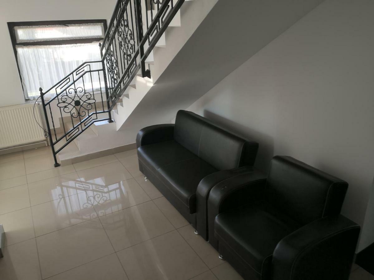Pensiunea Platinum Târgu Jiu Extérieur photo