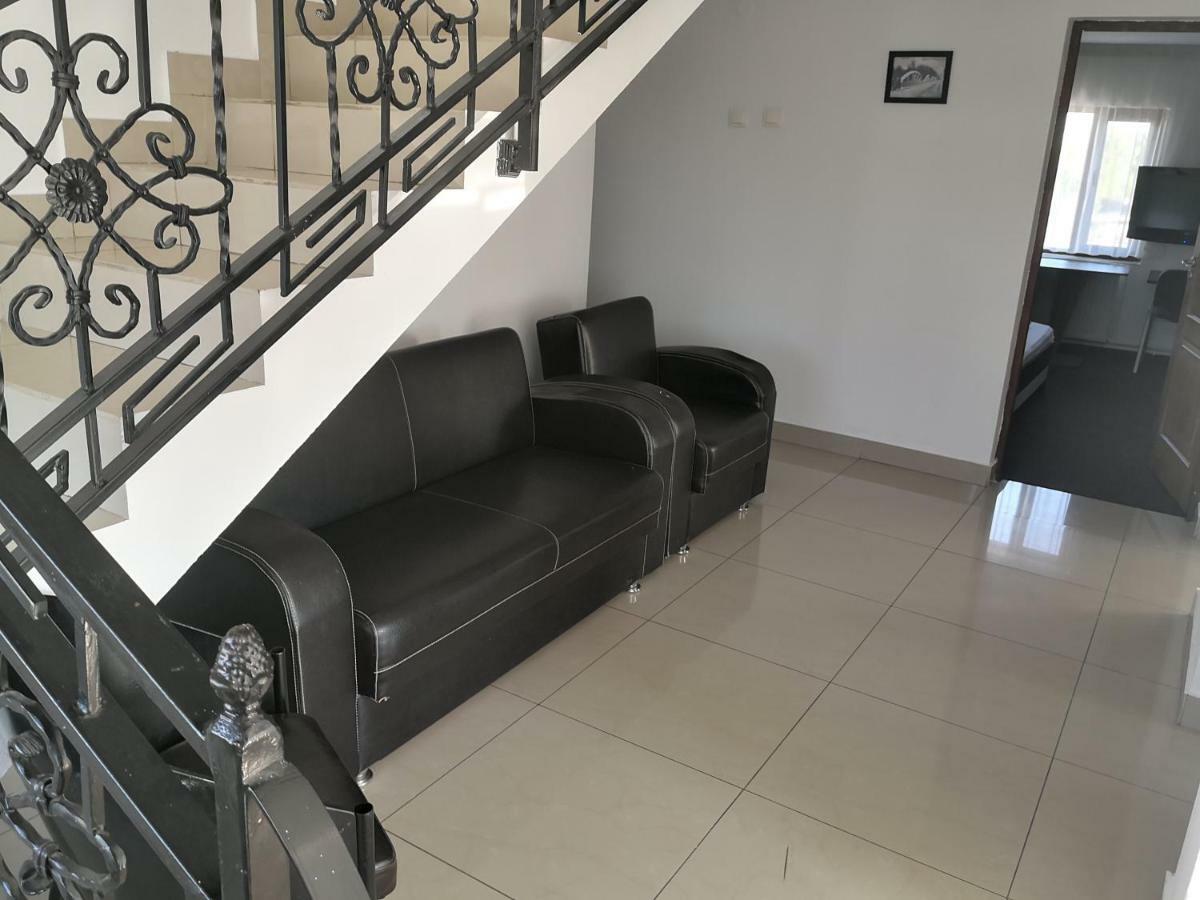 Pensiunea Platinum Târgu Jiu Extérieur photo