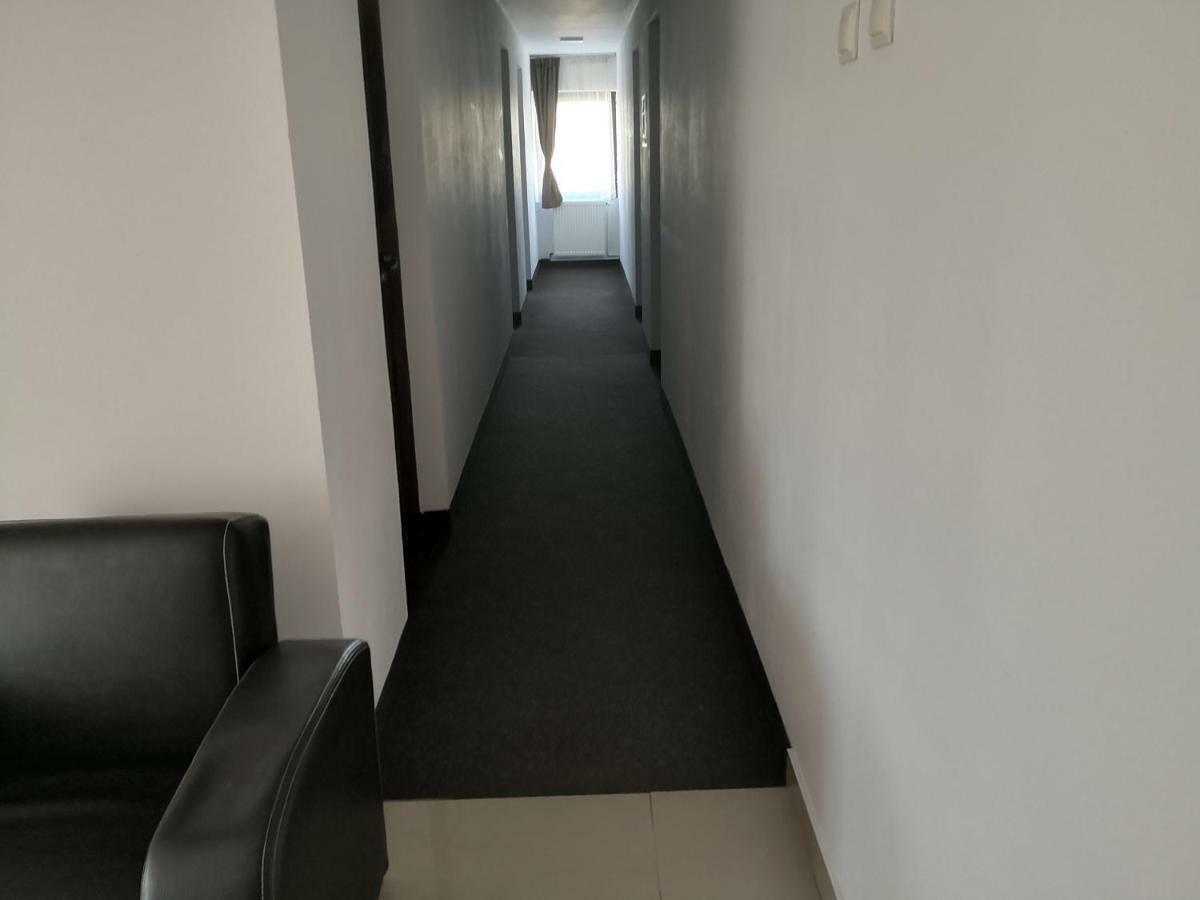 Pensiunea Platinum Târgu Jiu Extérieur photo