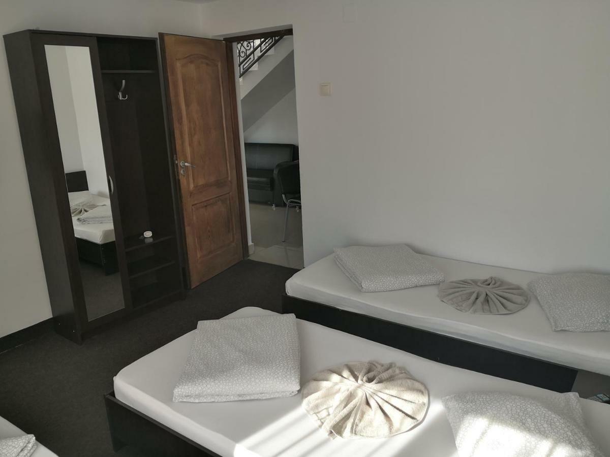 Pensiunea Platinum Târgu Jiu Extérieur photo