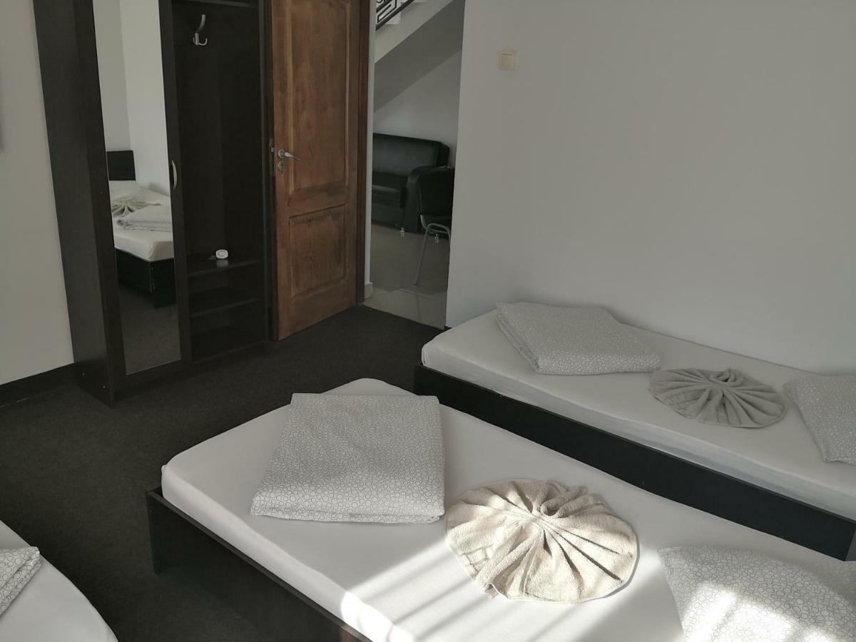 Pensiunea Platinum Târgu Jiu Extérieur photo